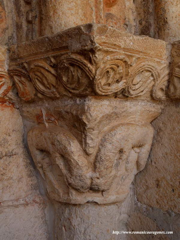 CAPITEL DE LEVANTE EN LA PORTADA. 